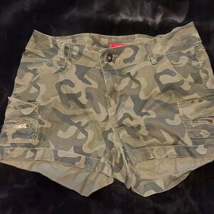 BONGO woman’s camo shorts, size 11, great condition!